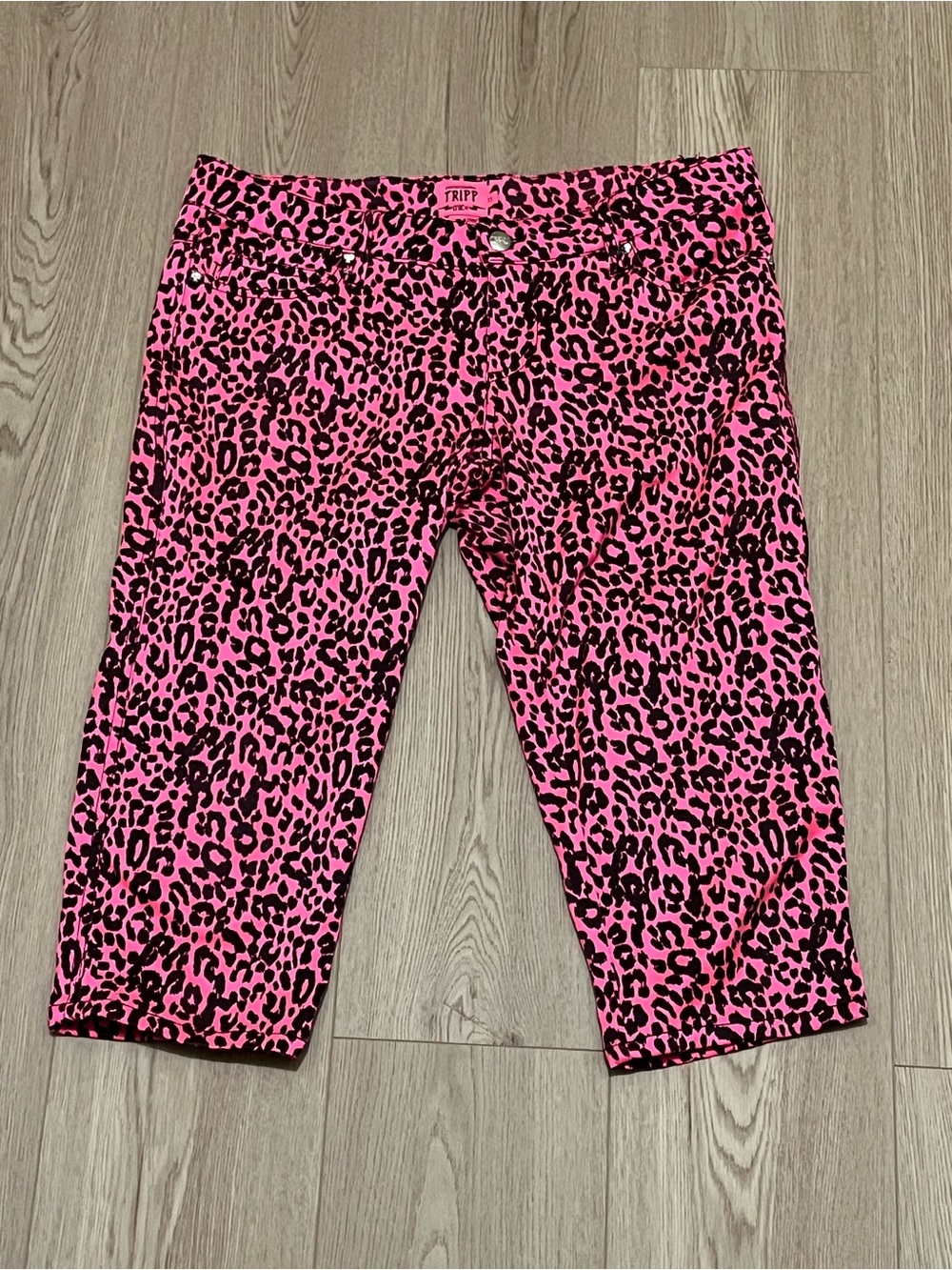 TRIPP NYC Daang Goodman Vintage Rare 90’s Pink Leopard Capri Jeans, size 11